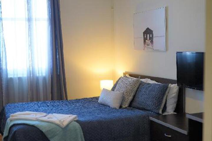Room 3 of 78