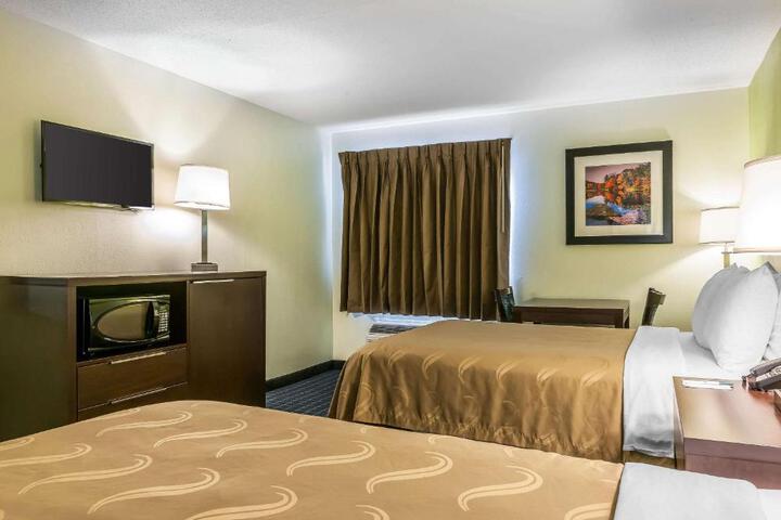 2 Double Beds (1 of 6)