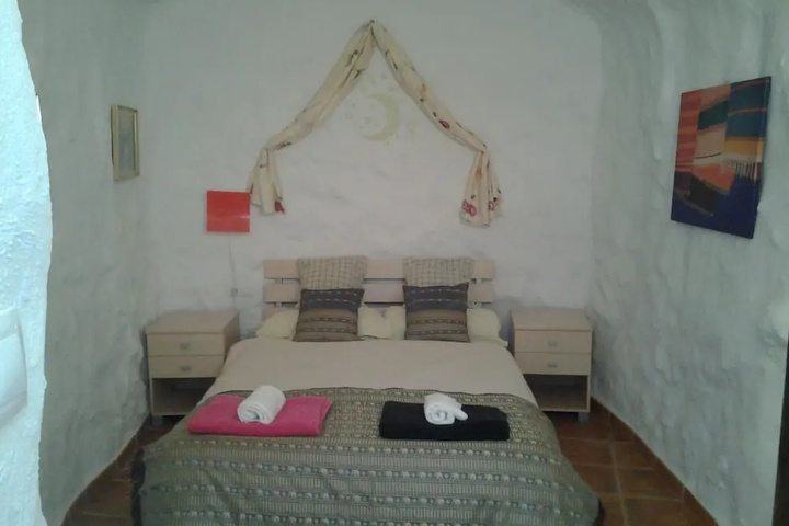Room 3 of 12