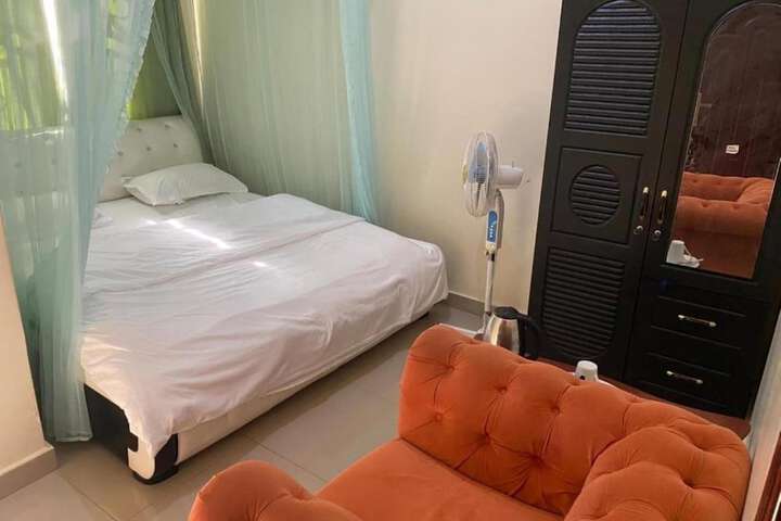 Room 7 of 11