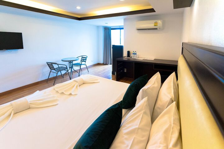 Room 13 of 34
