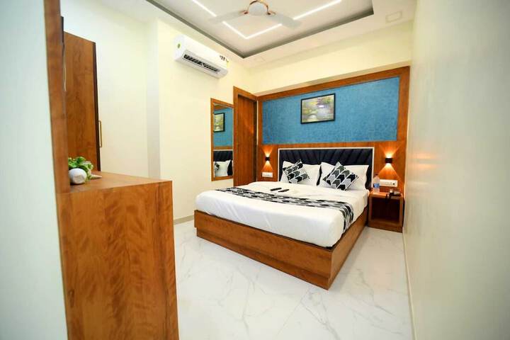 Room 9 of 25