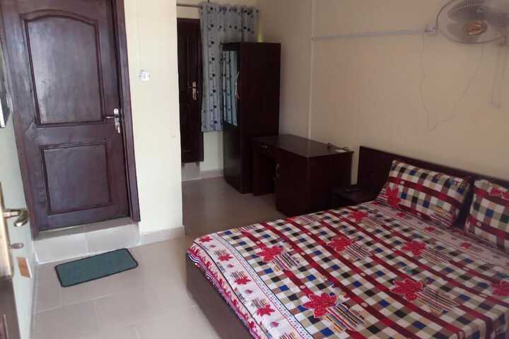 Room 6 of 13
