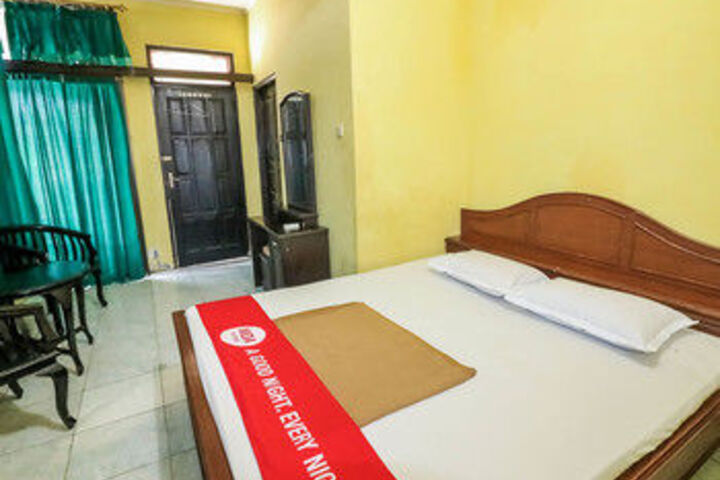 Room 28 of 77