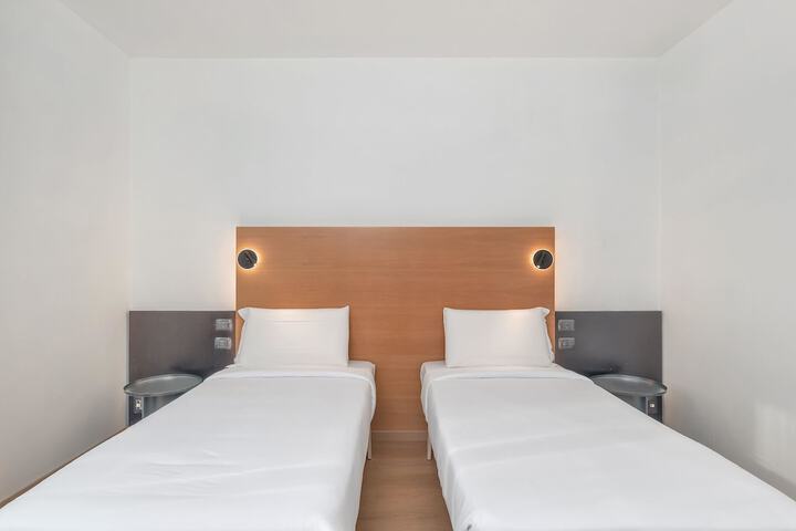 Room 3 of 31