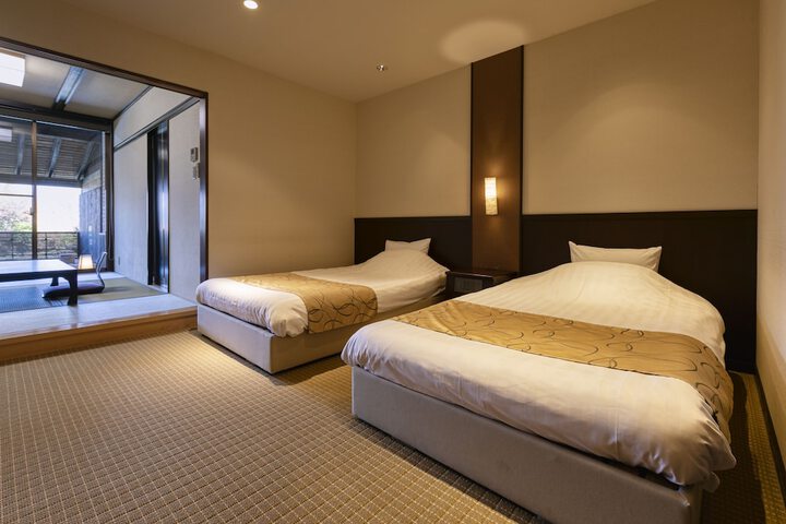 Room 7 of 75