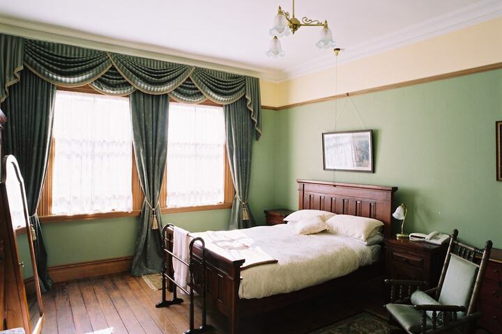 Room 14 of 30