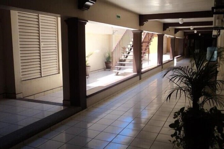 Ballroom/Hall 10 of 14