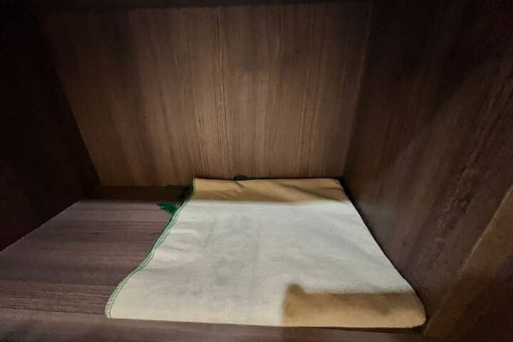 Room 10 of 28
