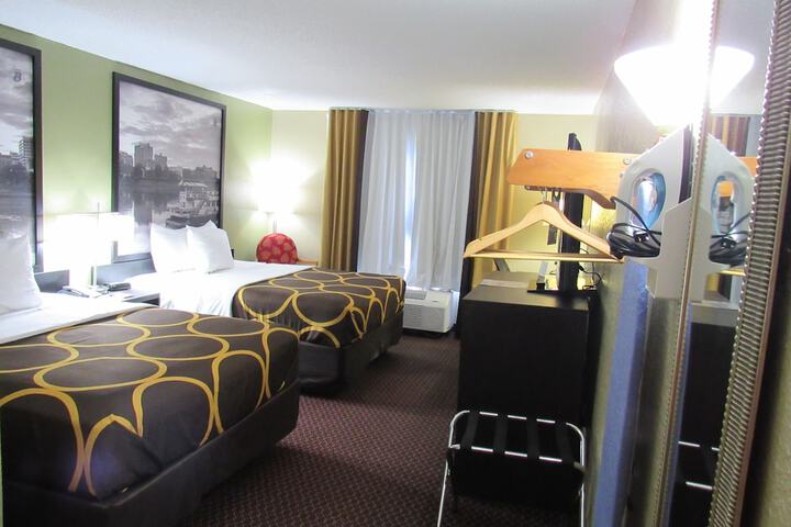 2 Queen Beds (17 of 18)