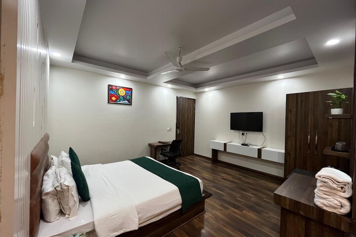 Room 13 of 38