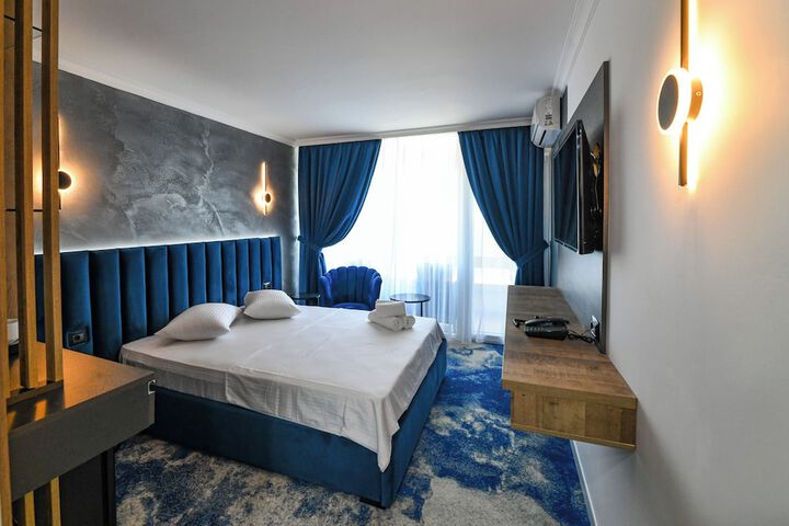 Room 4 of 27