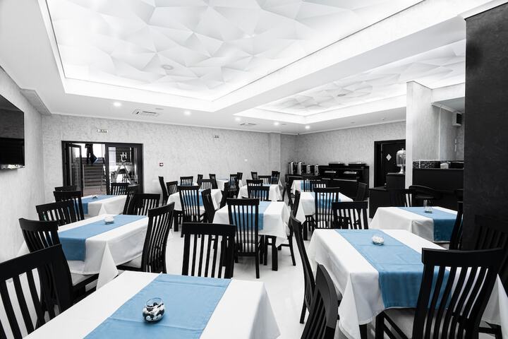 Dining 47 of 59