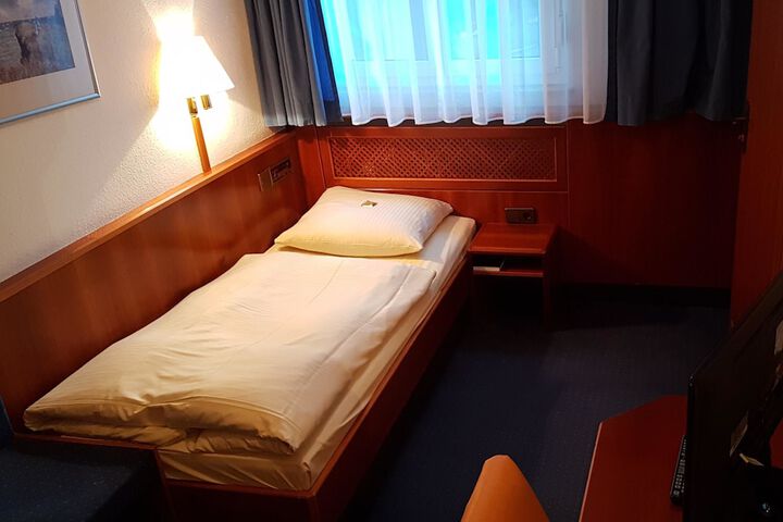 Room 8 of 31