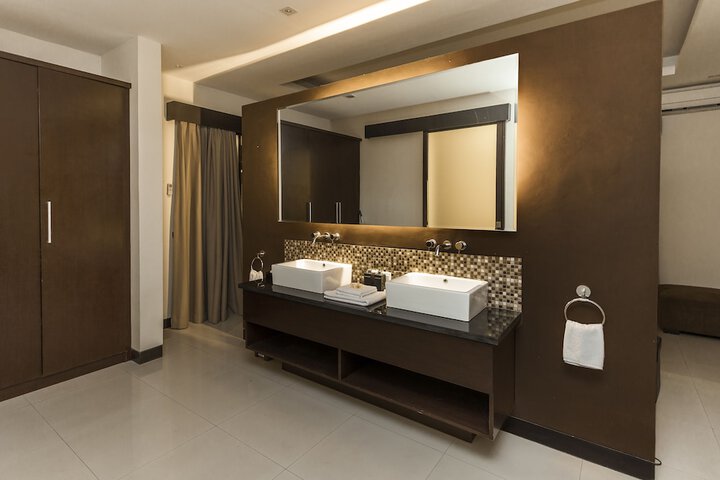 Room 10 of 22