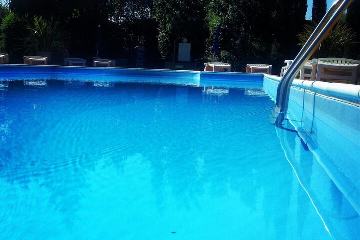 Pool 32 of 51