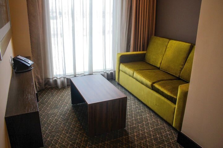 Room 18 of 103