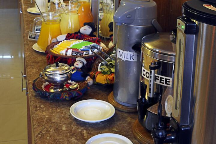 Breakfast/Coffee Service 26 of 42