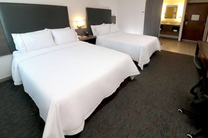Room 7 of 80