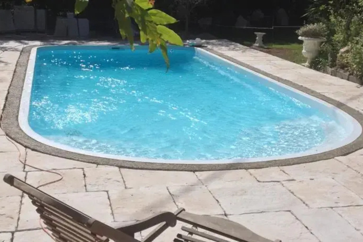 Pool 4 of 8