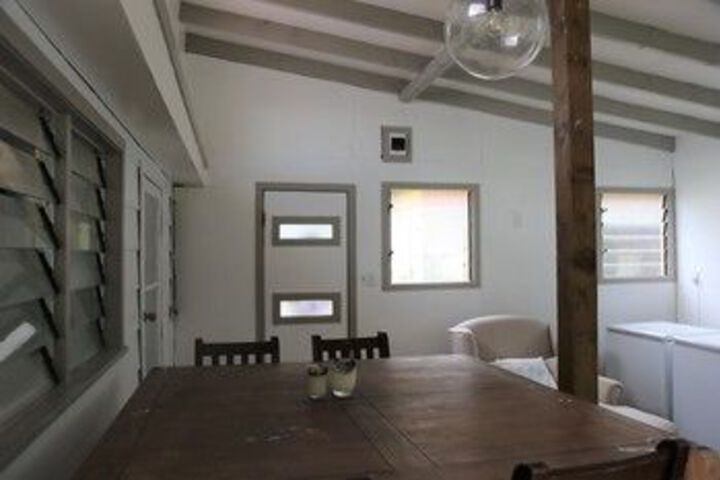 Room 6 of 8