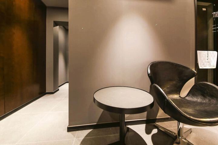Room 11 of 25