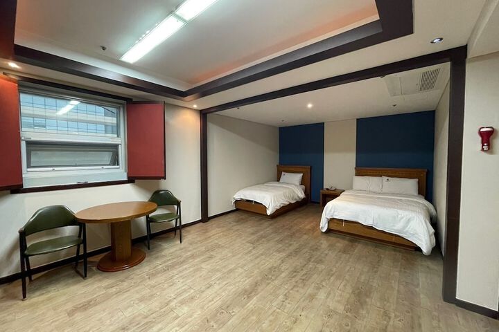 Room 26 of 73