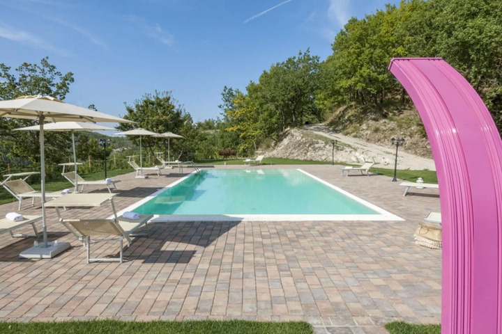Pool 10 of 18