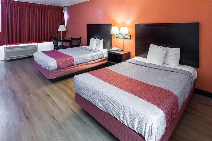 2 Double Beds (10 of 12)