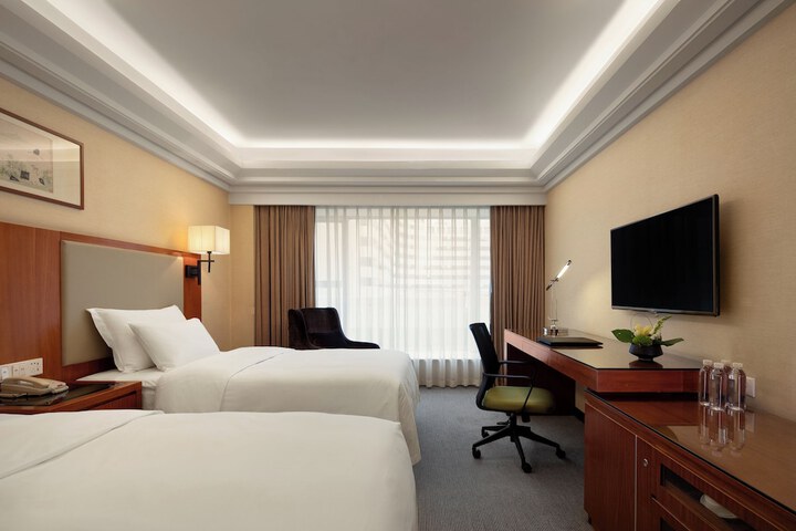 Room 28 of 95