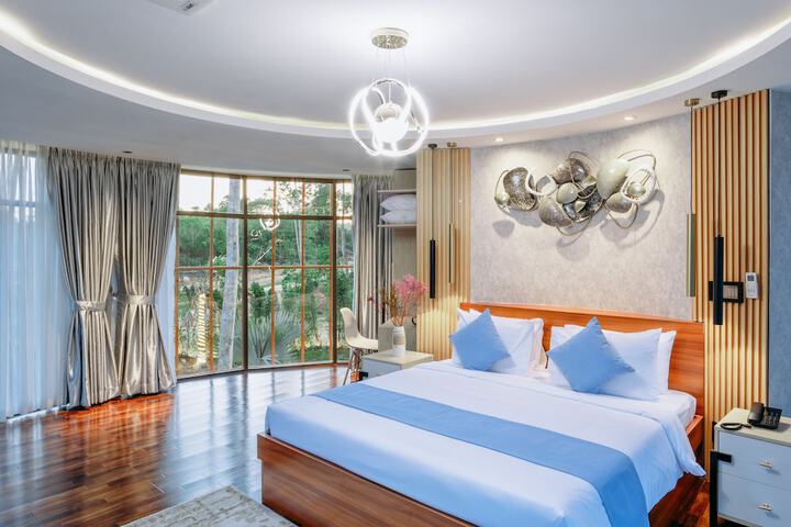 Room 3 of 47