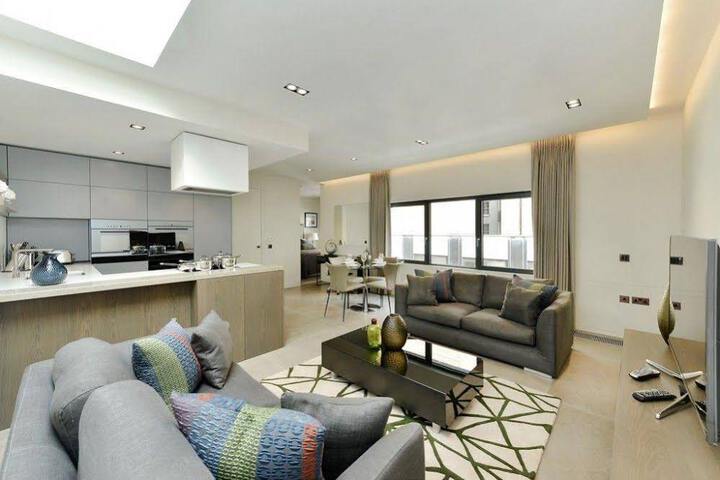Room 2 of 8