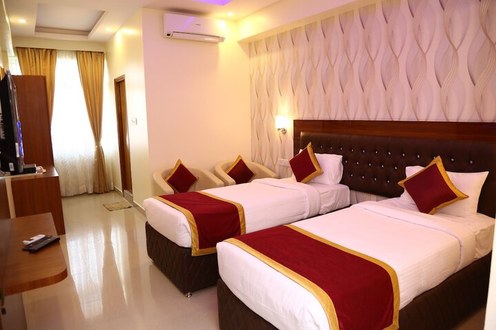 Room 8 of 16
