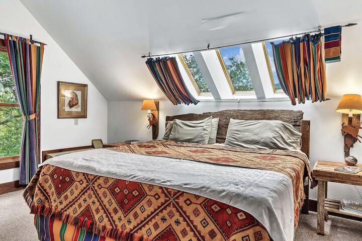 Snug Hug Queen Suite with Fireplace (128 of 131)