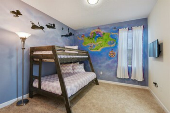 Room 8 of 33
