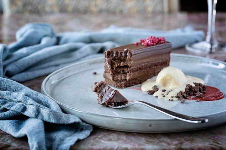 Lounge 72 of 109