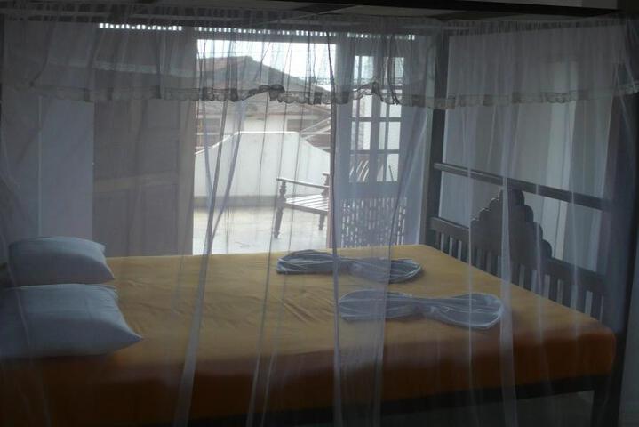 Room 2 of 6
