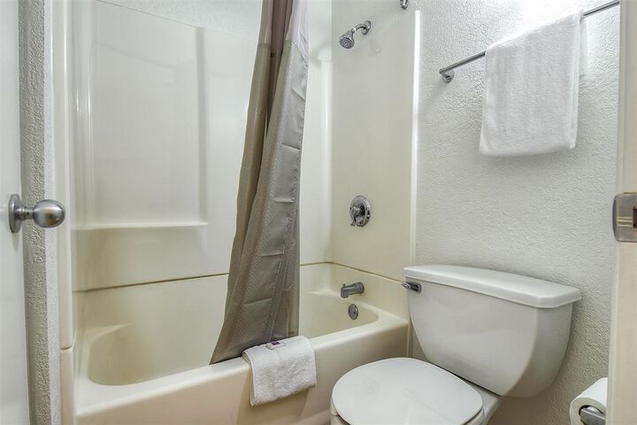 Room 16 of 26