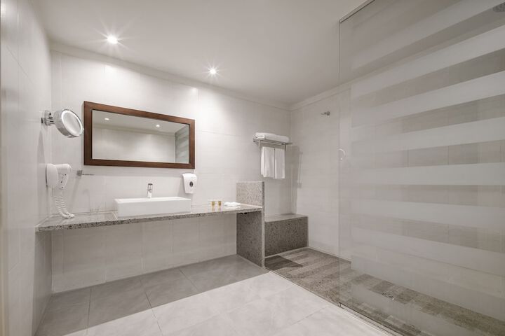 Room 43 of 156