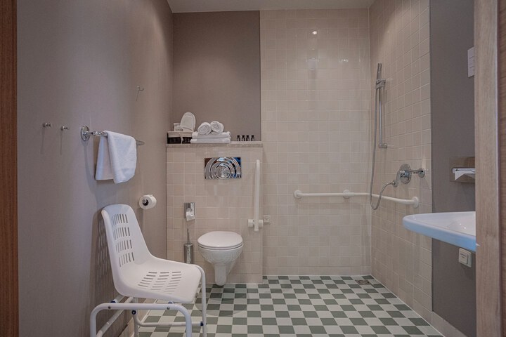 Room 53 of 85
