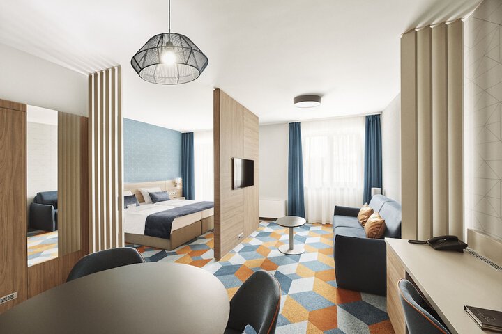 Room 7 of 80
