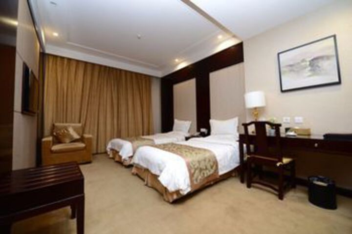 Room 4 of 10