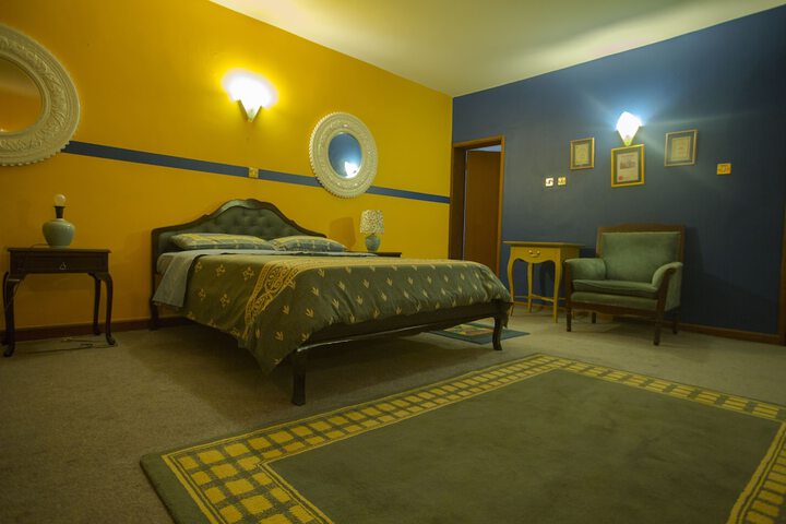 Room 8 of 34
