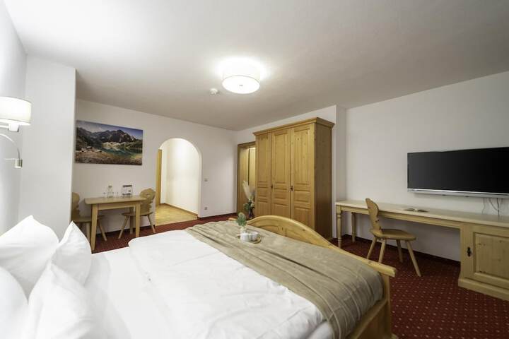 Room 27 of 117