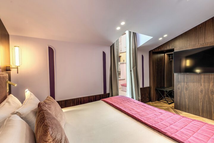 Room 41 of 85