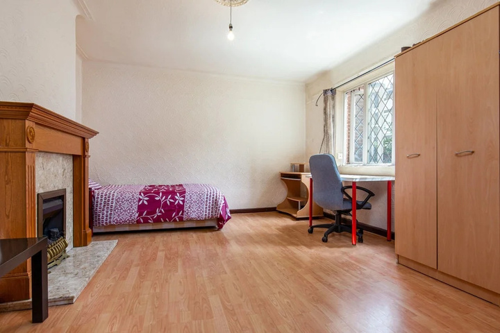 Room 4 of 14