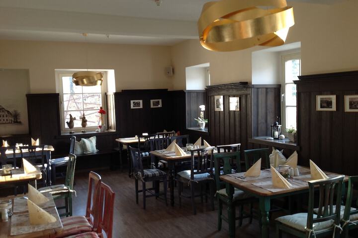 Dining 14 of 22