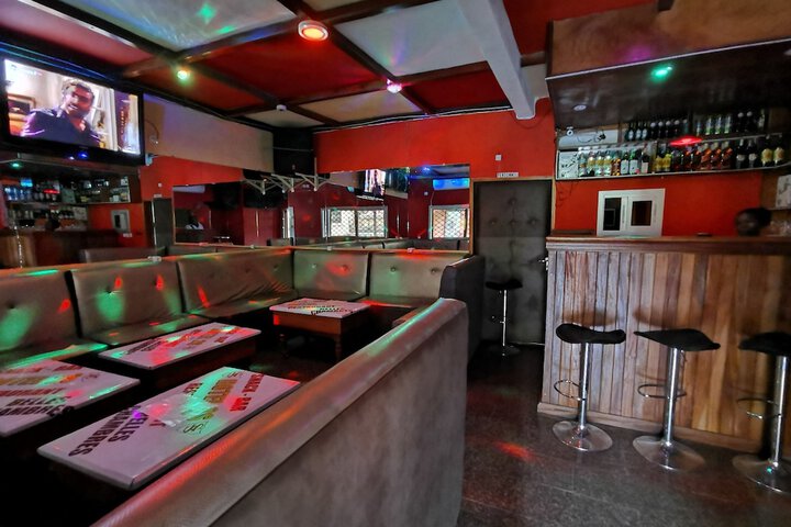 Lounge 20 of 24