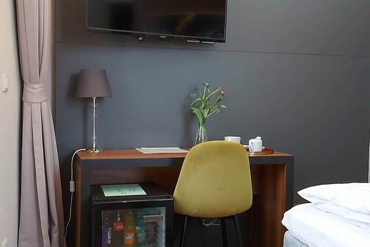 Room 27 of 67
