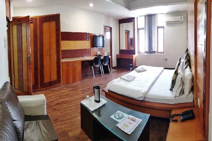 Room 13 of 19